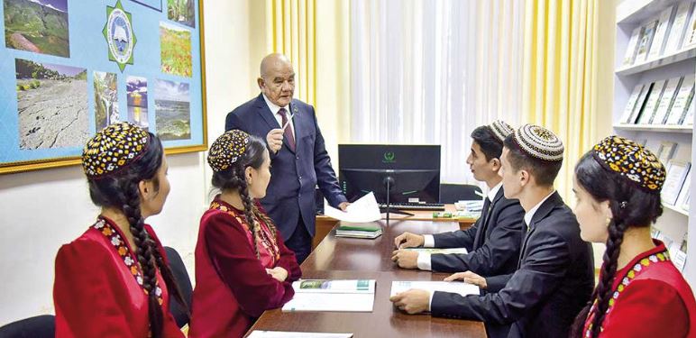 TÜRKMEN DÖWLETLERINDE PARAHATÇYLYGYŇ TARYHY KÖKLERI